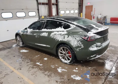 2019 Tesla Model 3 Long Range/Performance z USA, uszkodzony, nr VIN 5YJ3E1EB9KF214049